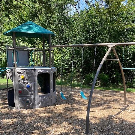 Kingston The Woods Lodging المظهر الخارجي الصورة